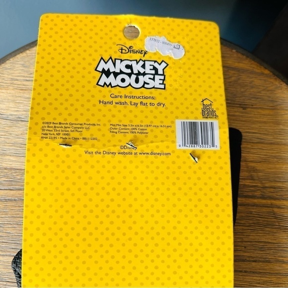 Mickey Mouse Mini Oven Mitts - Picture 4 of 4
